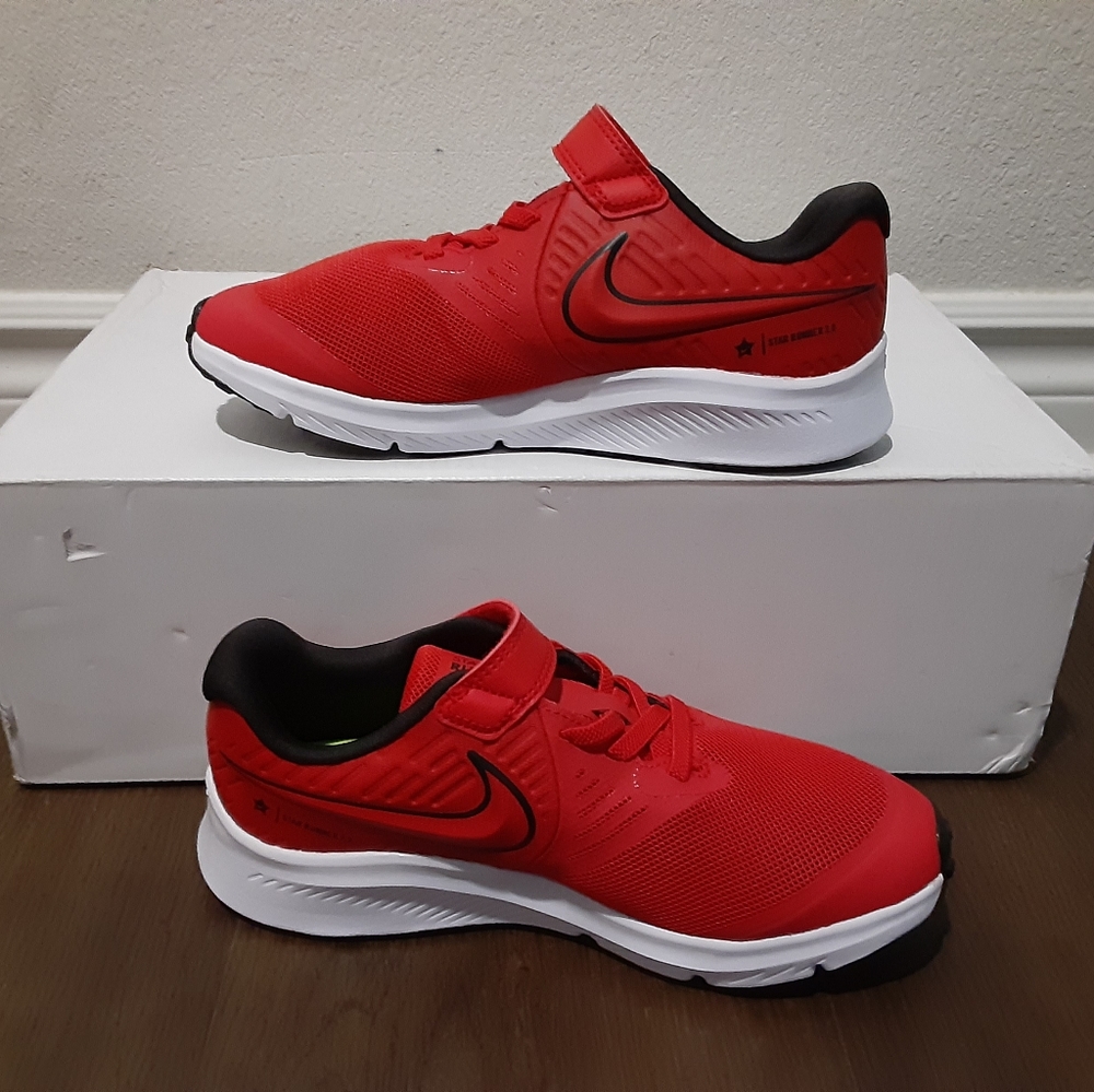 Nike - Picture 3 of 4